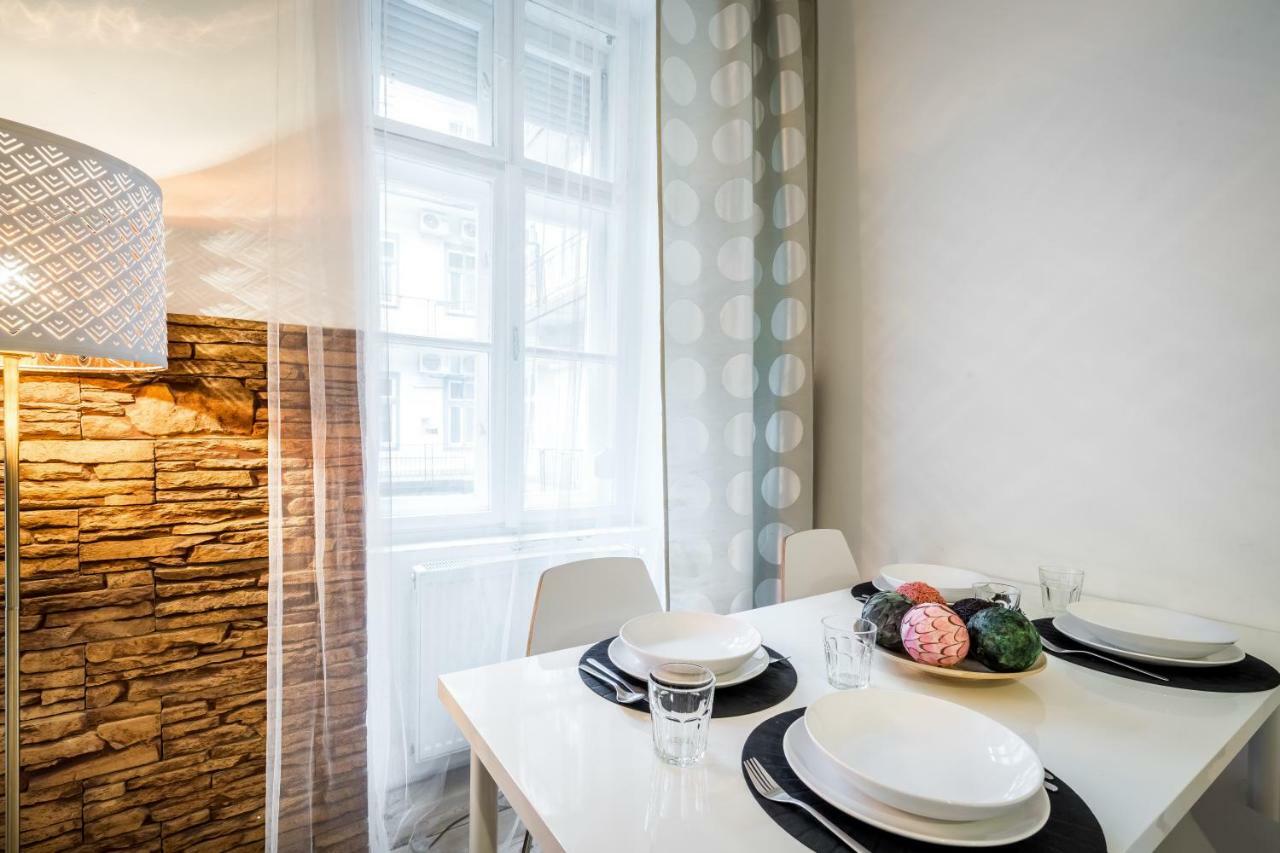 Bpr Bright Sapphire Apartment Budapest Bagian luar foto