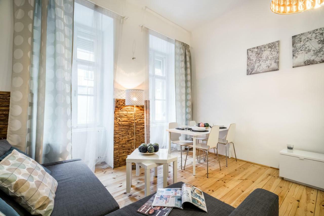 Bpr Bright Sapphire Apartment Budapest Bagian luar foto
